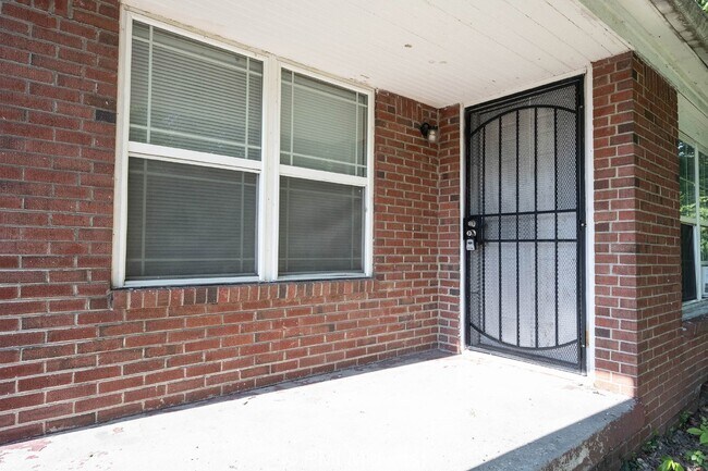 Foto del edificio - 2825 E 36th St