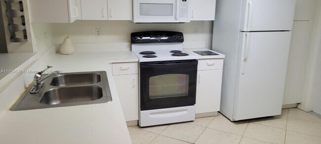 Building Photo - 1210 Sorrento Dr