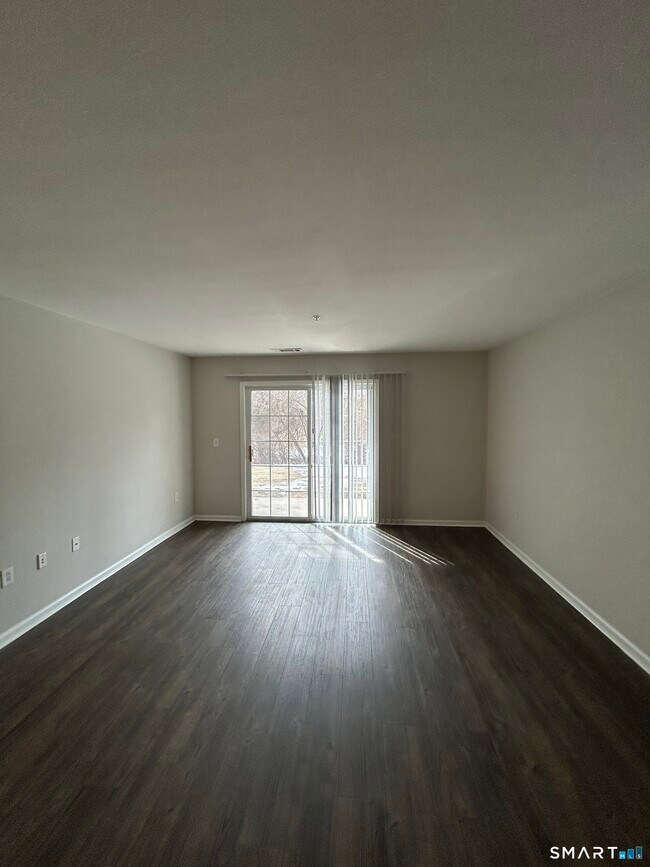 Foto del edificio - 138 Hollow Tree Ridge Rd