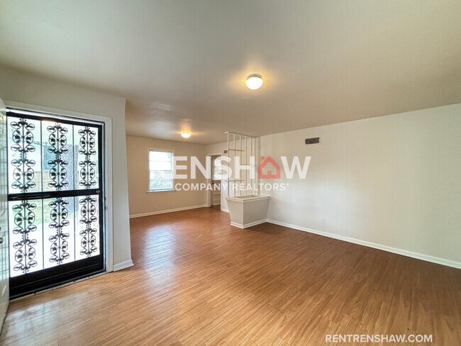 Foto del edificio - 3160 Standard Dr