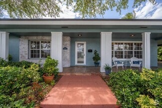 Building Photo - 2201 N Lakeside Dr
