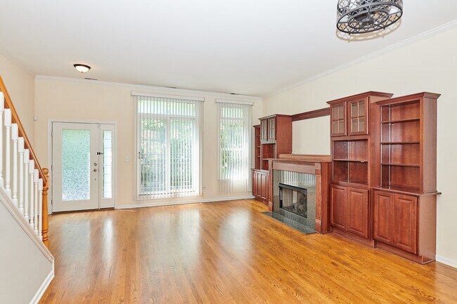 Building Photo - 944 W College Pkwy