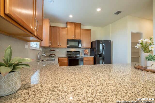 Building Photo - 575 Pebble Bend
