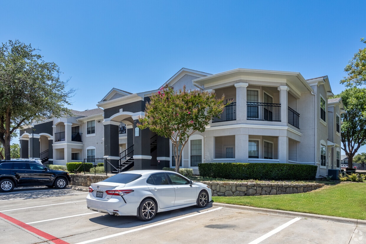 Wildwood Creek Apartments in Grapevine, TX