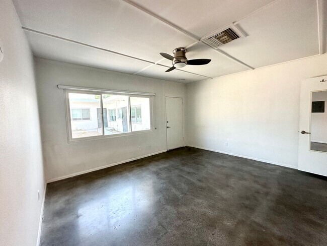 Foto del edificio - COMING SOON!! Darling Studio Apartment wit...