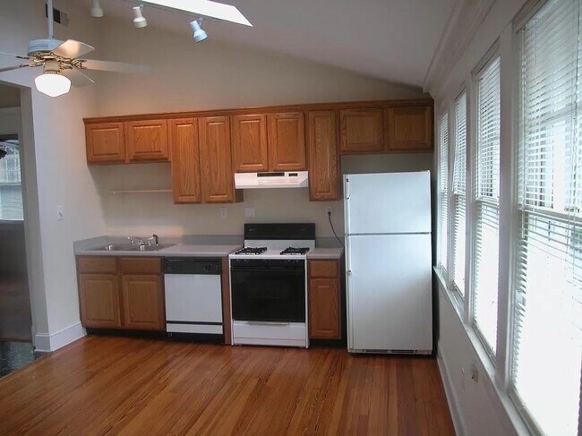 Foto del edificio - 867 Rosedale Rd NE