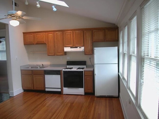 Building Photo - 867 Rosedale Rd NE