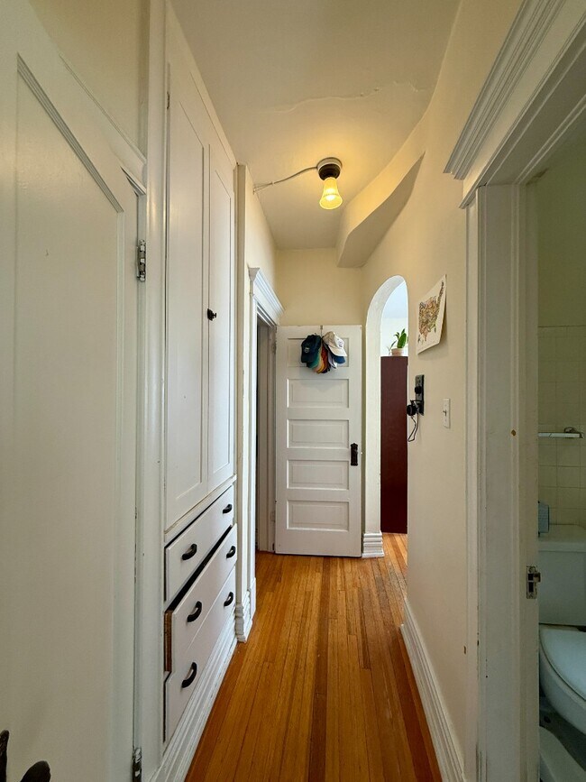 Foto del edificio - 1 bedroom apartment with private balcony!