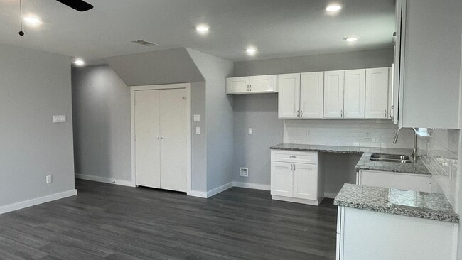 Building Photo - 6011 Wedgefield St