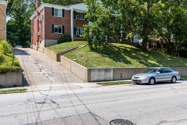 Foto del edificio - 1735 Sutton Ave