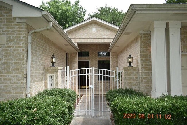 Building Photo - 10016 Liriope Cove
