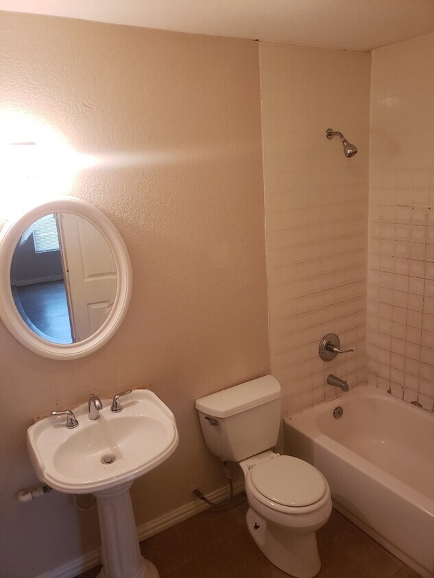Foto del edificio - 3 bedroom 2 bathroom house in 76119