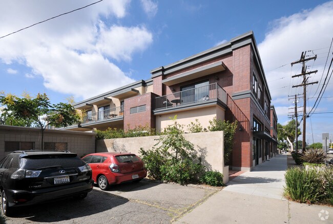 Building Photo - 909 El Centro St
