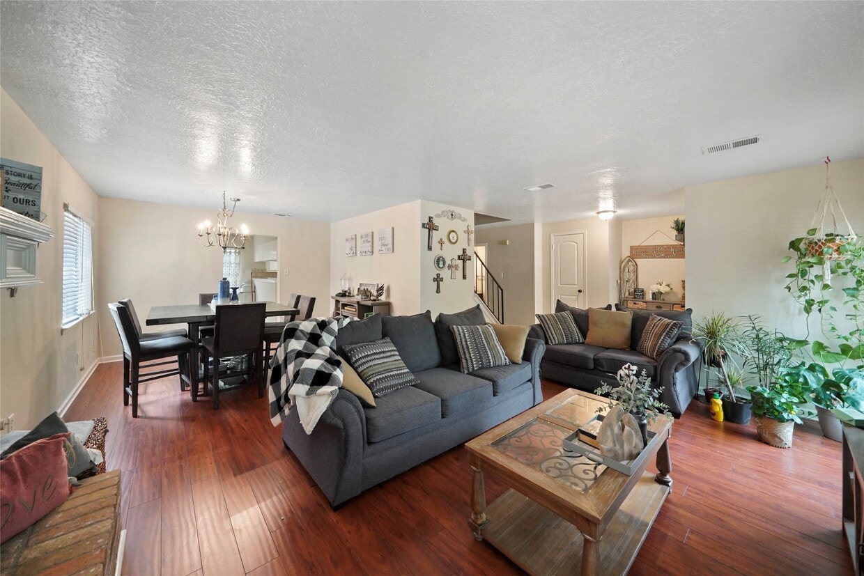 Primary Photo - 33 Coralberry Rd