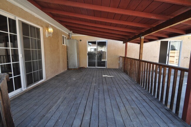 Foto del edificio - 8BD/4BA on Rockford! Great Yard!
