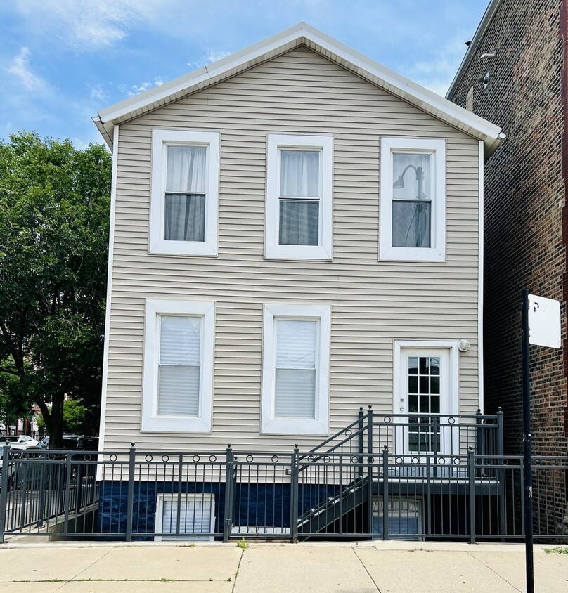 Primary Photo - 1835 S Loomis St