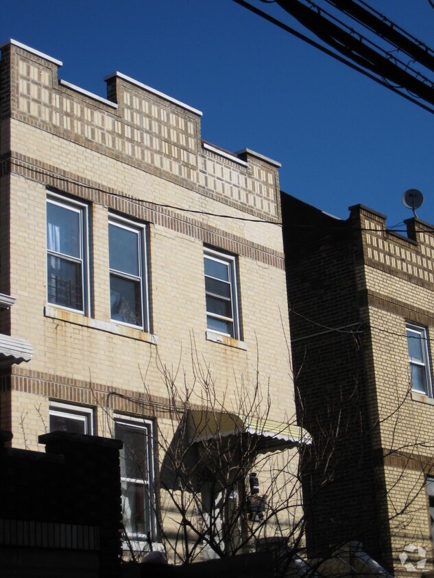 10451 Roosevelt Ave, Flushing, NY 11368 Apartments in Flushing, NY