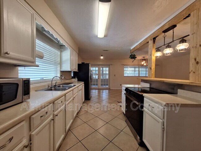 Building Photo - 4006 Bayfront Pkwy