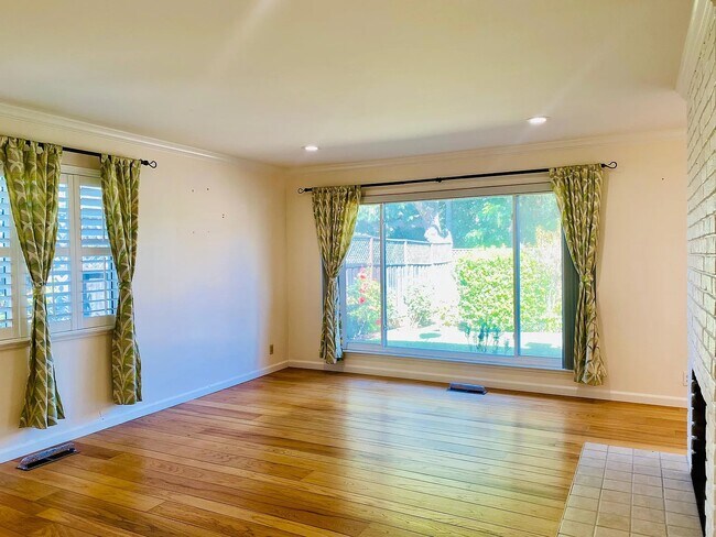 Foto del edificio - 1609 Blossom Hill Rd