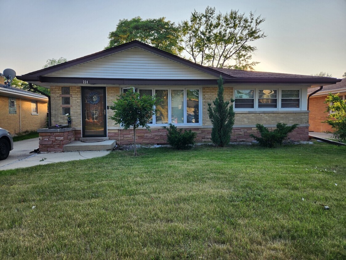 Primary Photo - 224 N Hamlin Ave