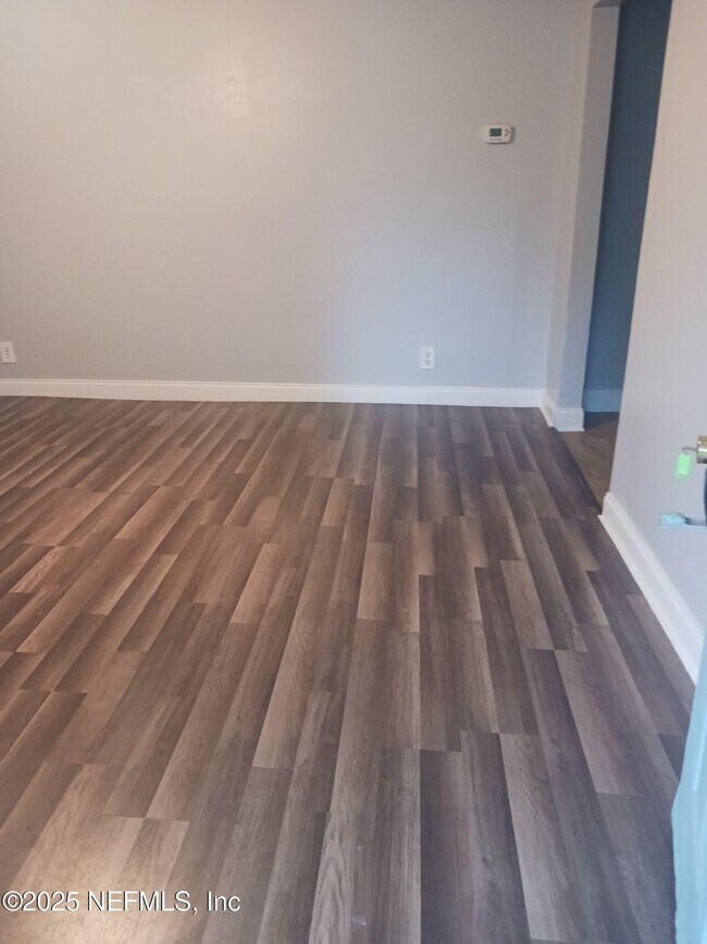 Foto del edificio - 8147 Vernell St