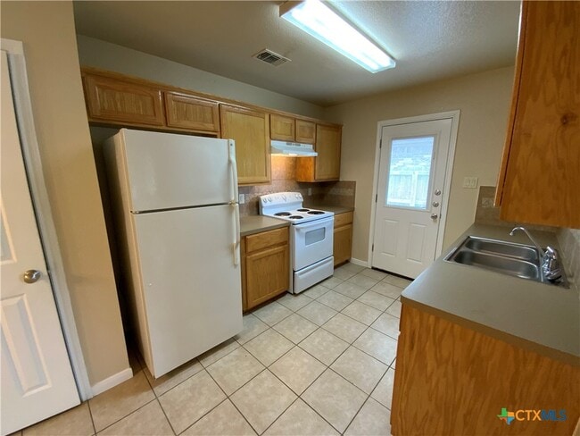 Building Photo - 1001 Leah Dr