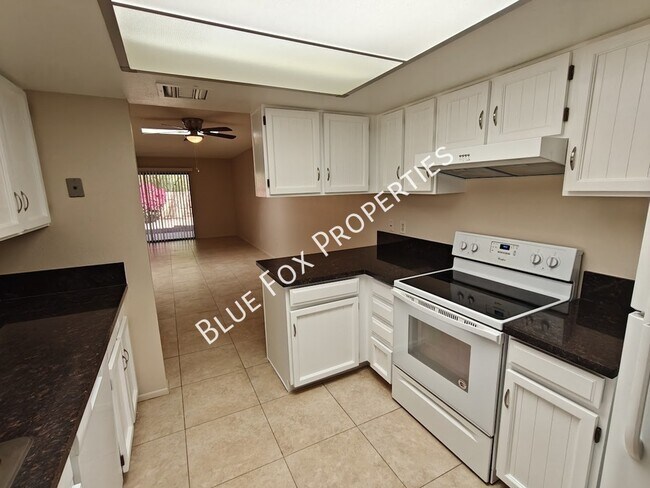 Foto del edificio - 8305 N Midnight Way