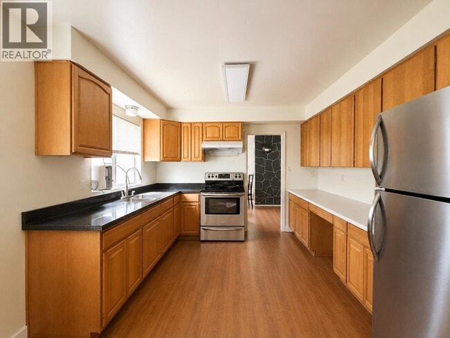 Building Photo - 796 W 42nd Ave