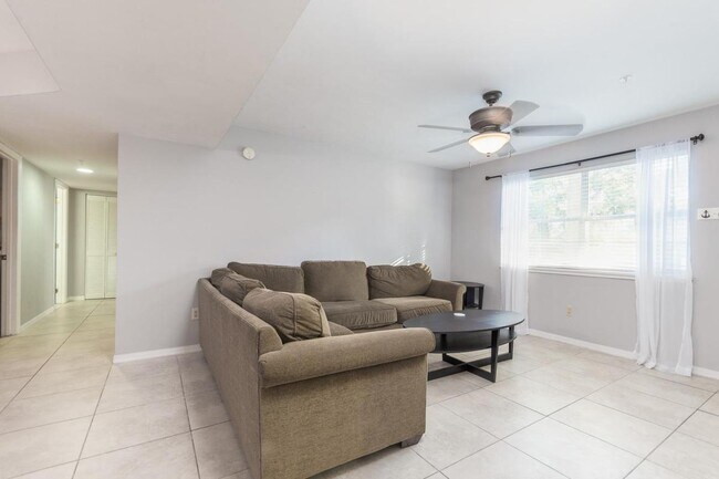 Foto del edificio - 2360 SW Archer Rd