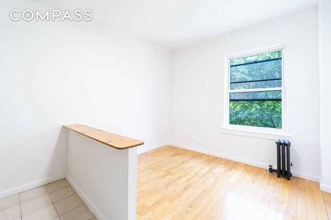 Foto del edificio - 320 W 20th St