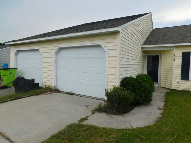 Building Photo - Modern Duplex in Havelock