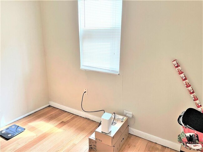 Foto del edificio - 4409 N Kenneth Ave