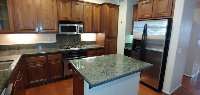 Foto del edificio - Luxury Tri-Level Townhome – Terraces at Es...