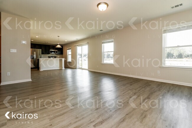 Building Photo - 29 Red Oak Dr.