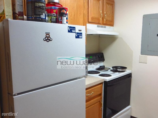 Building Photo - 3 br, 2 bath  - 400 Massachusetts Ave Apt 2
