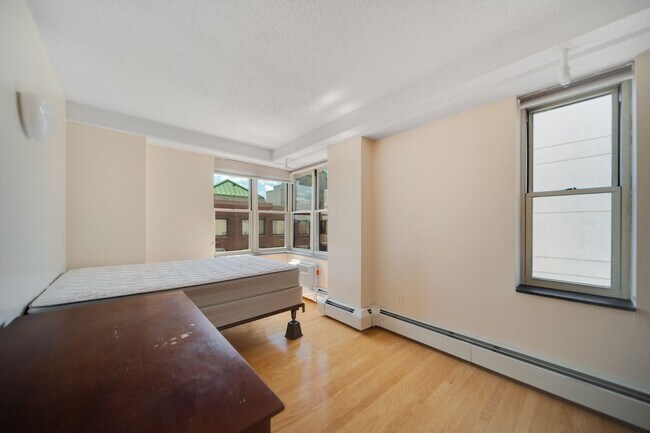 Building Photo - 400 College Avenue