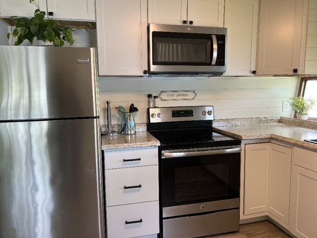 Foto del edificio - 7811 Hillside Dr