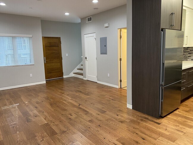 Foto del edificio - 2139 Carlmont Dr