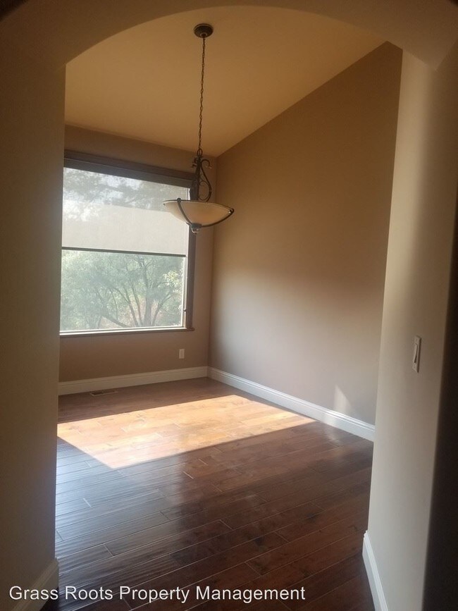 Foto del edificio - 3 br, 3 bath House - 15632 Fay Rd