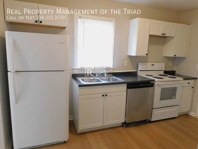 Building Photo - 3BR/1BA in High Point