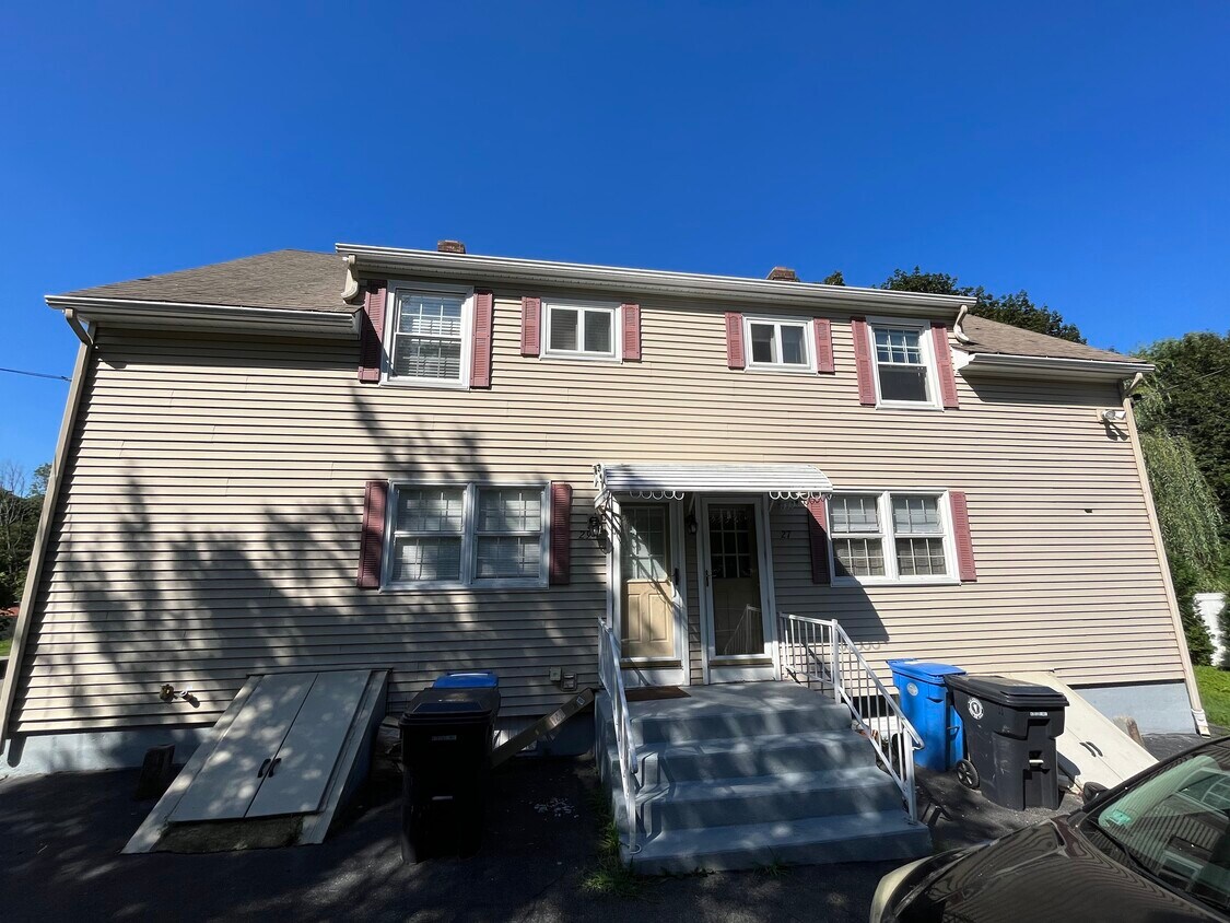 27 Mt Pleasant View Ave, Cumberland, RI 02864 Townhome Rentals in