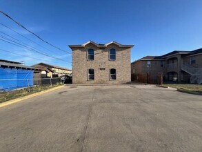 Building Photo - 3006 E Stewart St