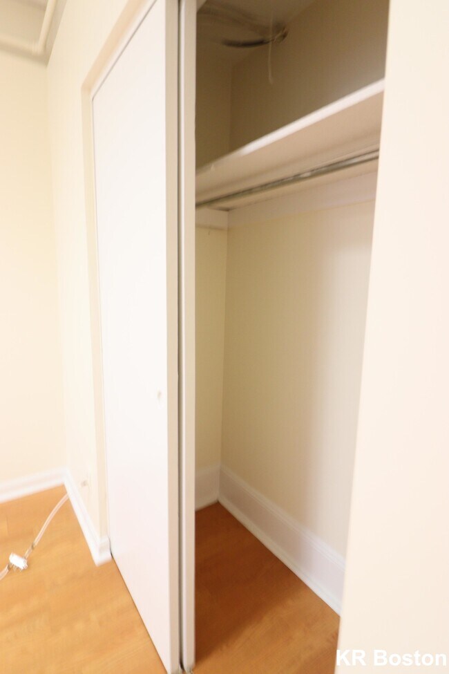 Building Photo - 56 Beacon St