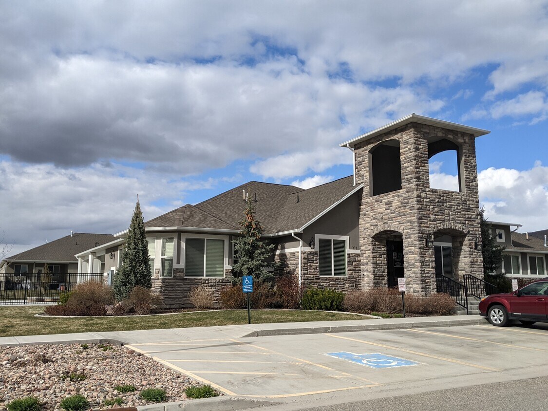 Clubhouse - 717 S 70 E