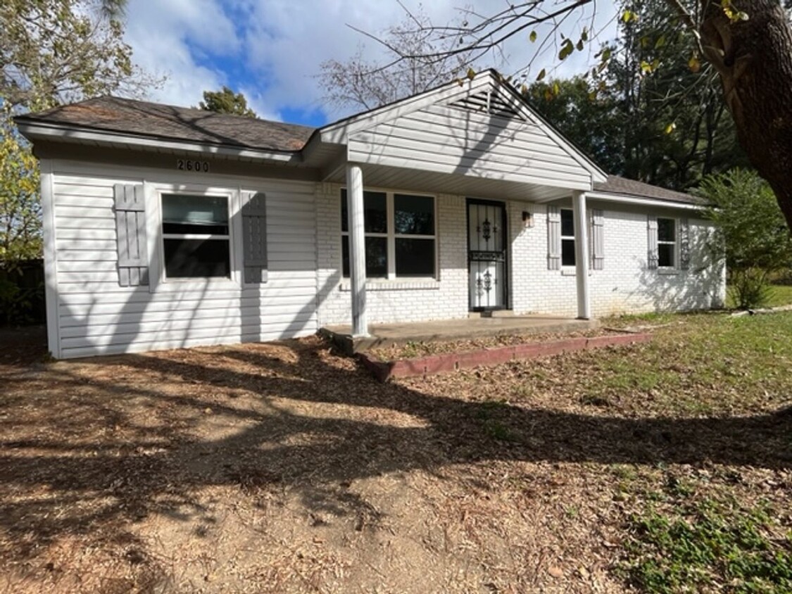 Primary Photo - Renovated 4 Bedroom 1 Bath Home for Rent!