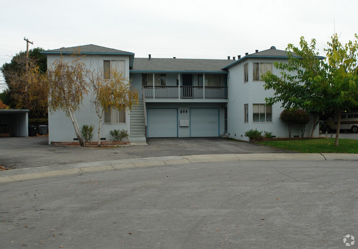 Primary Photo - 844 Park Dr