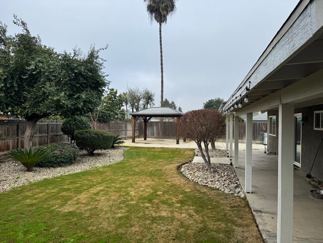 Foto del edificio - 2804 Sandlewood Dr