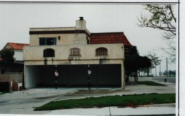 Building Photo - 831-835 E Port Hueneme Rd