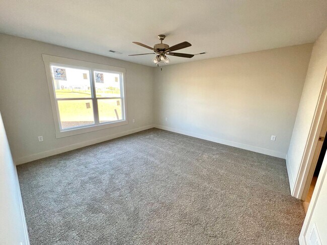 Foto del edificio - Brand New 3 Bed 2 Bath Home in Irvine Acres