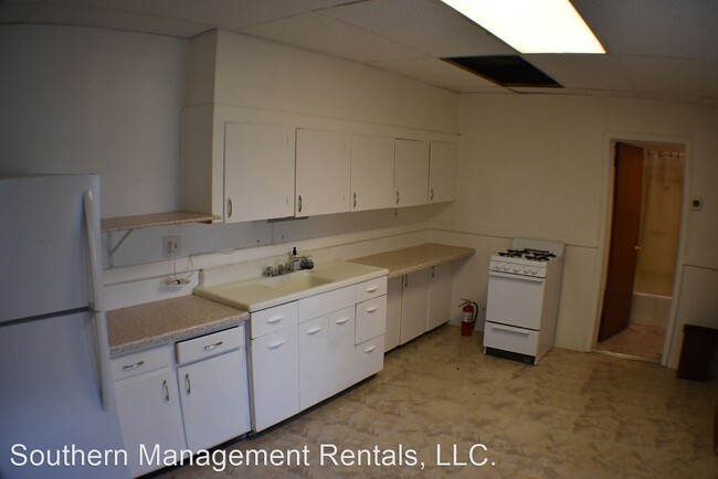 Building Photo - 1 br, 1 bath House - 117 Main St. 1st FL, ...